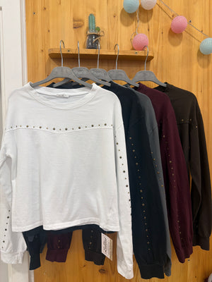 Camiseta tachas puño