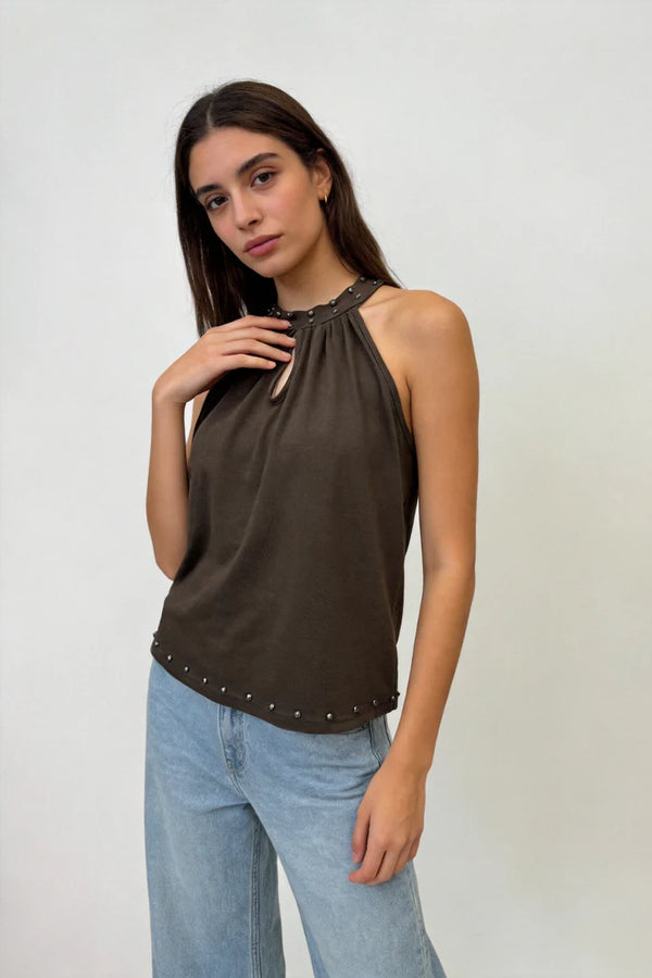 Top cuello tachas