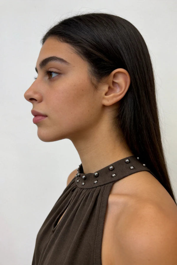 Top cuello tachas