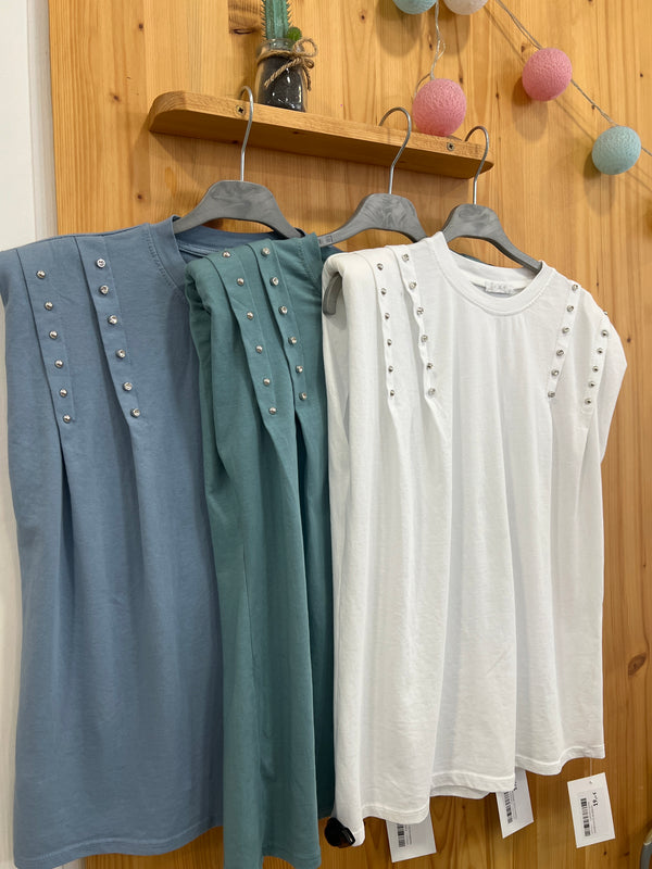 Camiseta tachas hombreras