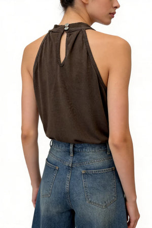 Top cuello tachas