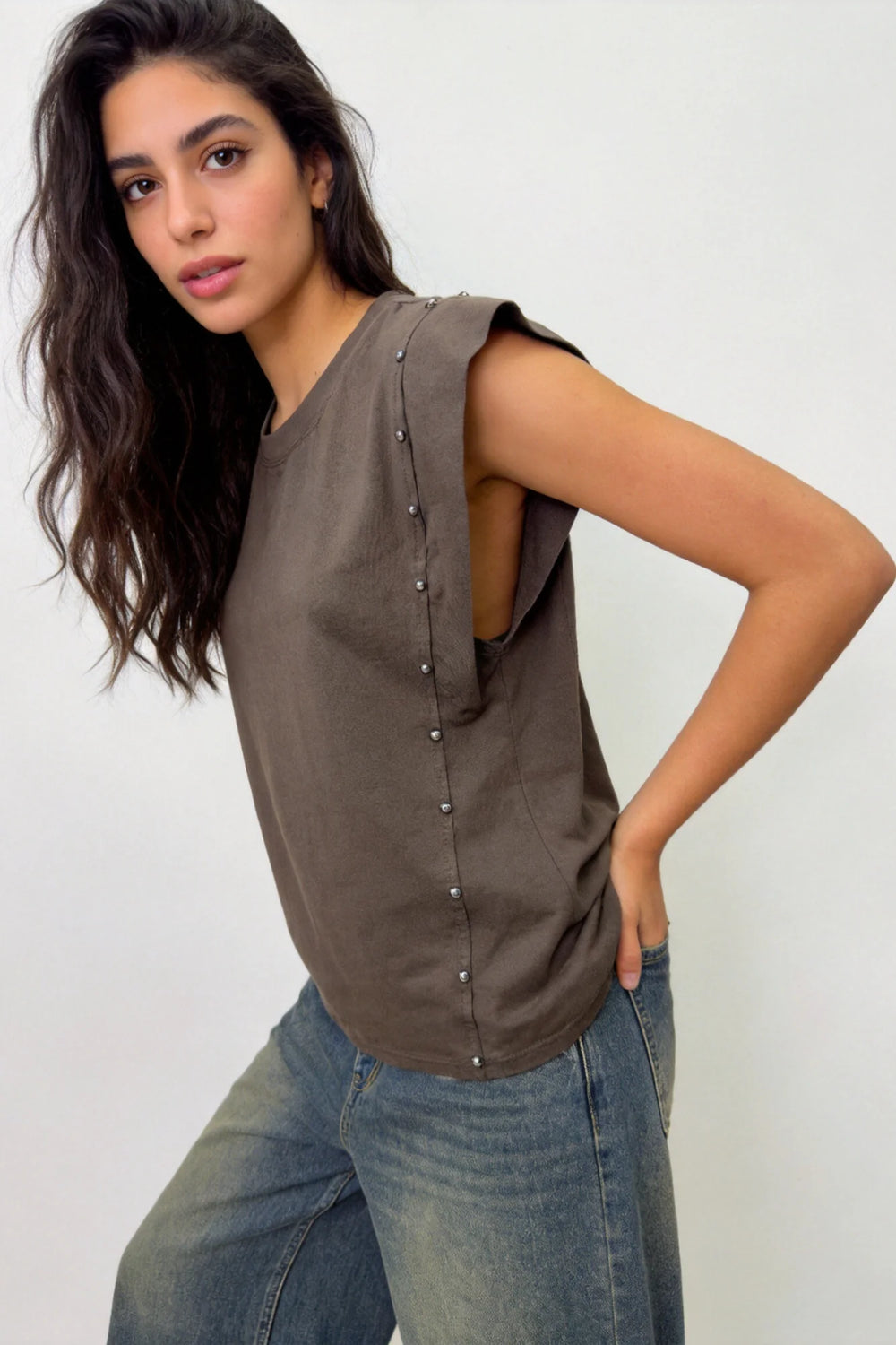 Camiseta ar tachas