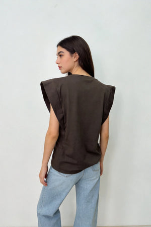 Camiseta ar tachas
