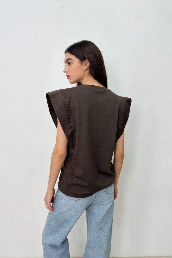 Camiseta ar tachas