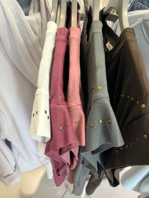 Camiseta tachuelas Emi