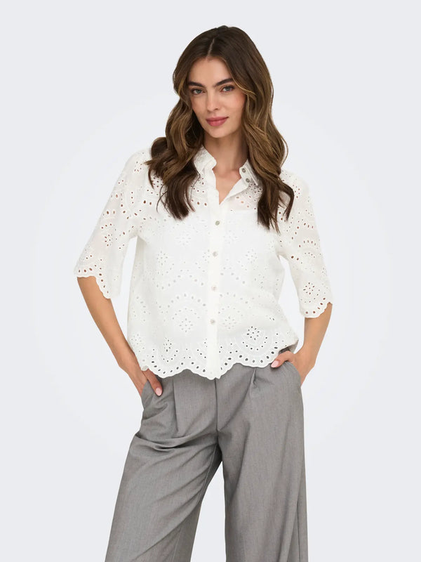 Blusa bordados only